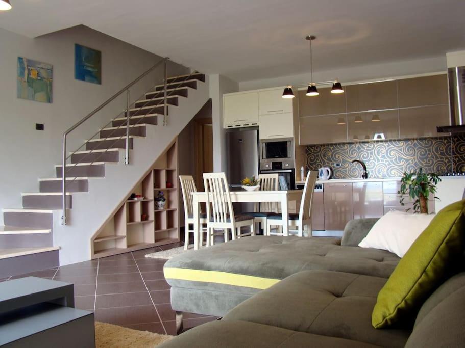 Exclusive Apartment Tirana Esterno foto