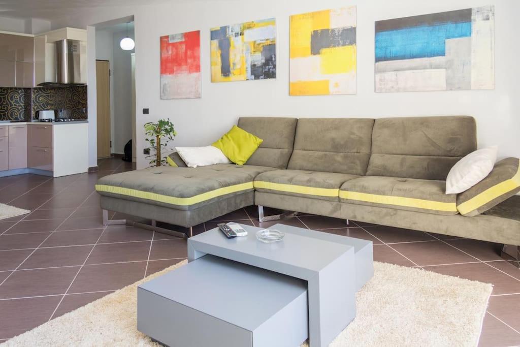 Exclusive Apartment Tirana Esterno foto