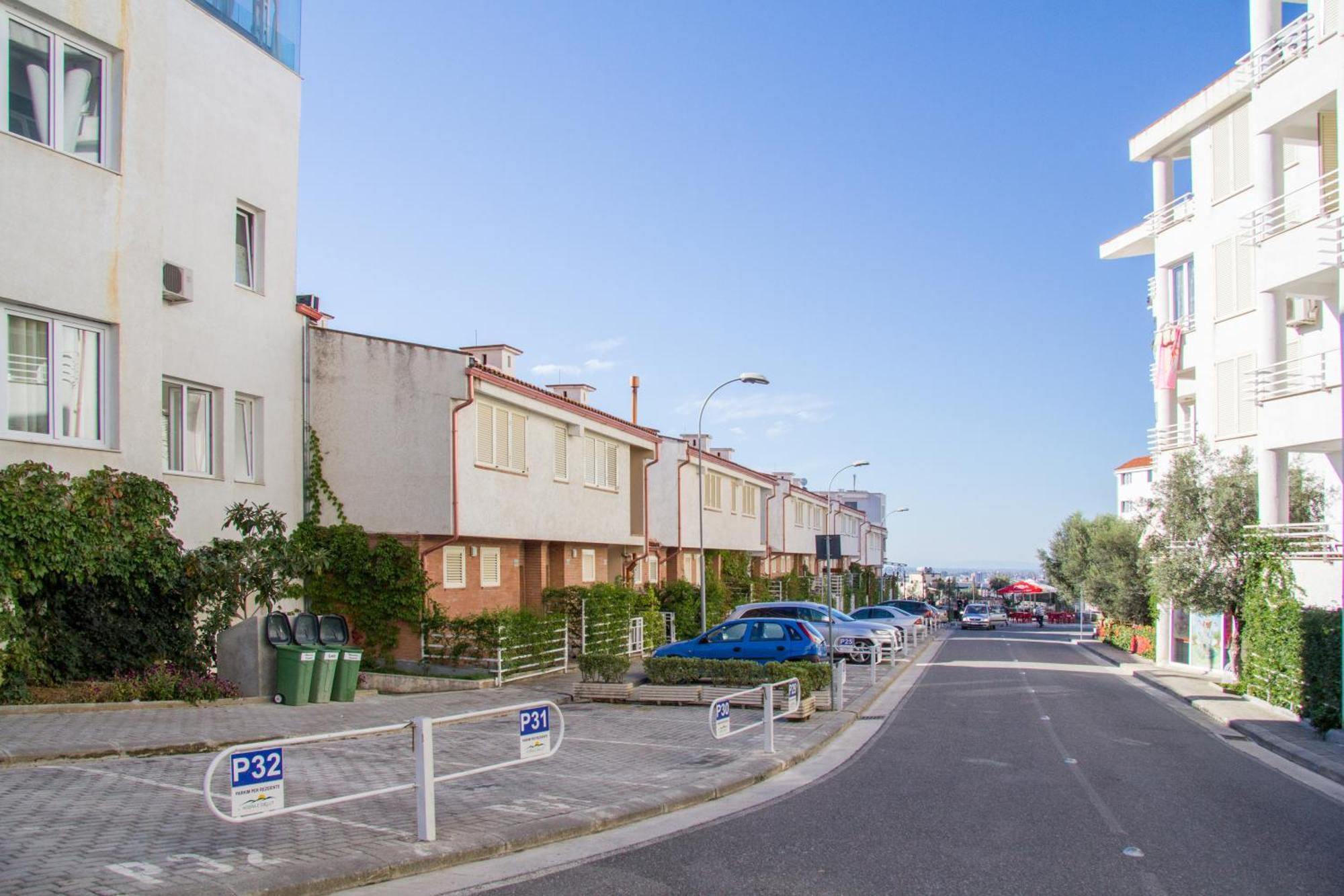 Exclusive Apartment Tirana Esterno foto