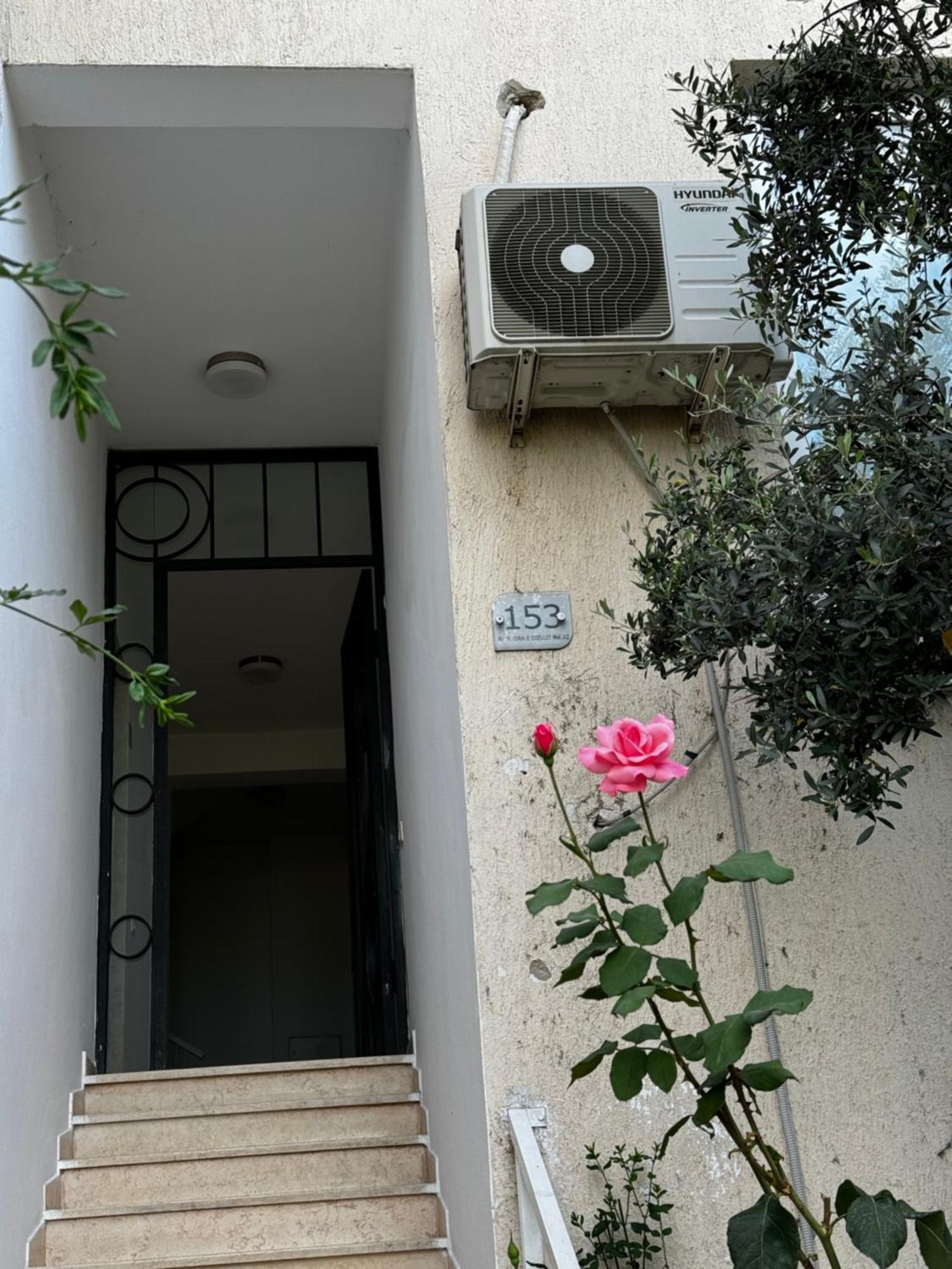 Exclusive Apartment Tirana Esterno foto